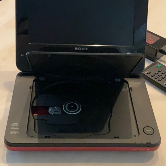 Sony Portable CD DVD Player DVP-FX820 With AC Adapter & Remote Control Red - Picture 8 of 16